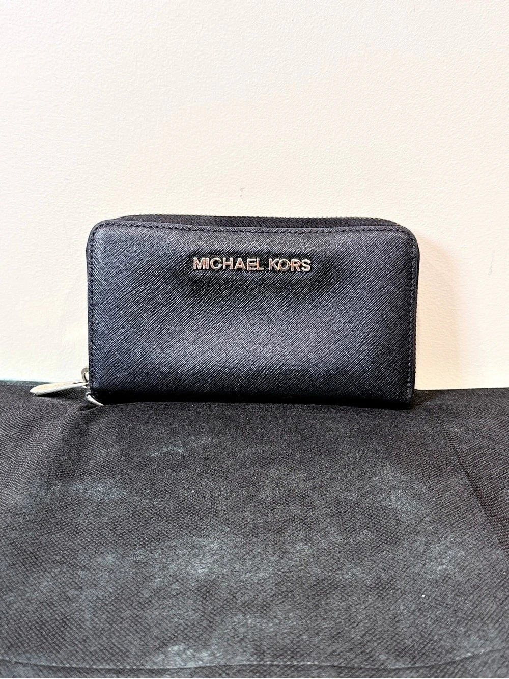 🔥Michael Kors Jet Set Travel Medium Zip Around Card Case Wallet Black EUC🔥